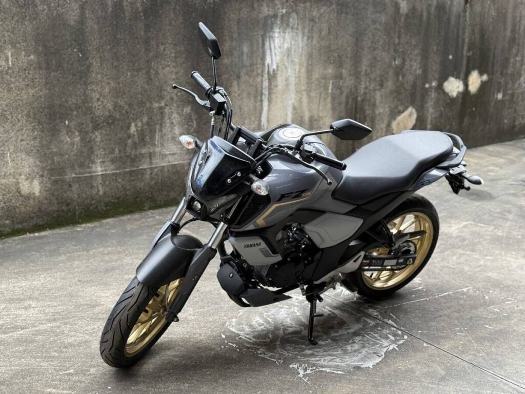Yamaha FZ15 Connected
