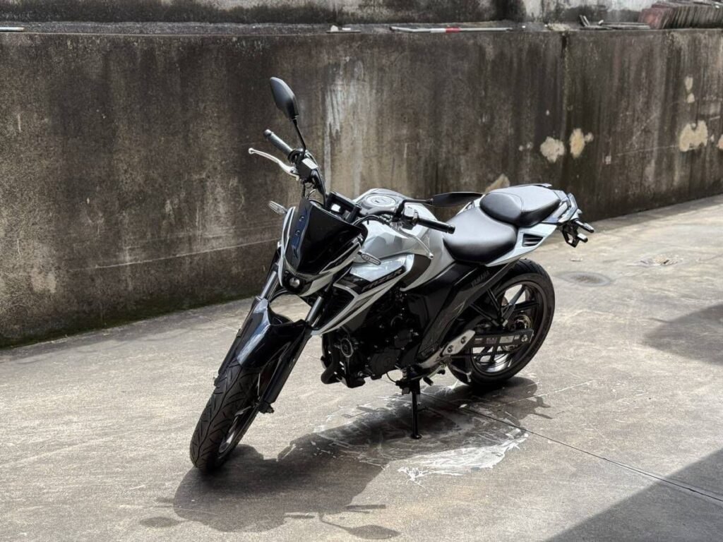 Yamaha FZ25 Connected Branca